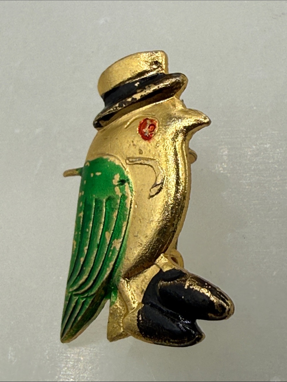 Vintage rare gold tone 1950’s daper bird pin brooch Hong Kong cartoon vibes - Picture 2 of 10